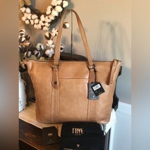 NWT Frye Melissa Leather Zip Shopper Tote Bag Beige Brown Retail $398